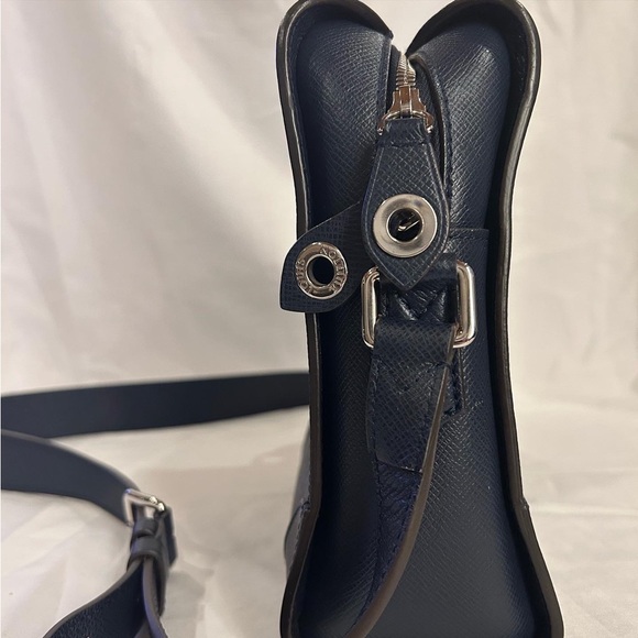 Louis Vuitton Nikolai Messenger - Picture 12 of 14